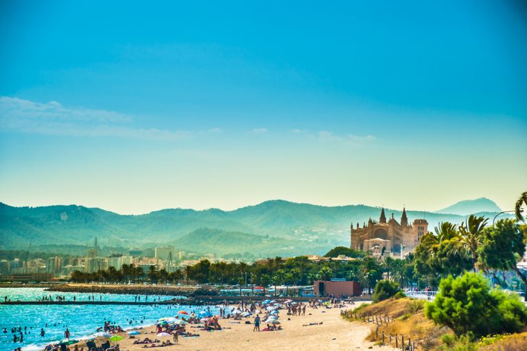 View,Of,The,Beach,Of,Palma,De,Mallorca,With,People